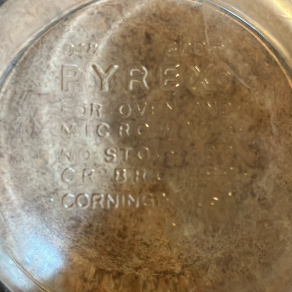 Small Pyrex Covered Dish! - Picture 4 of 4